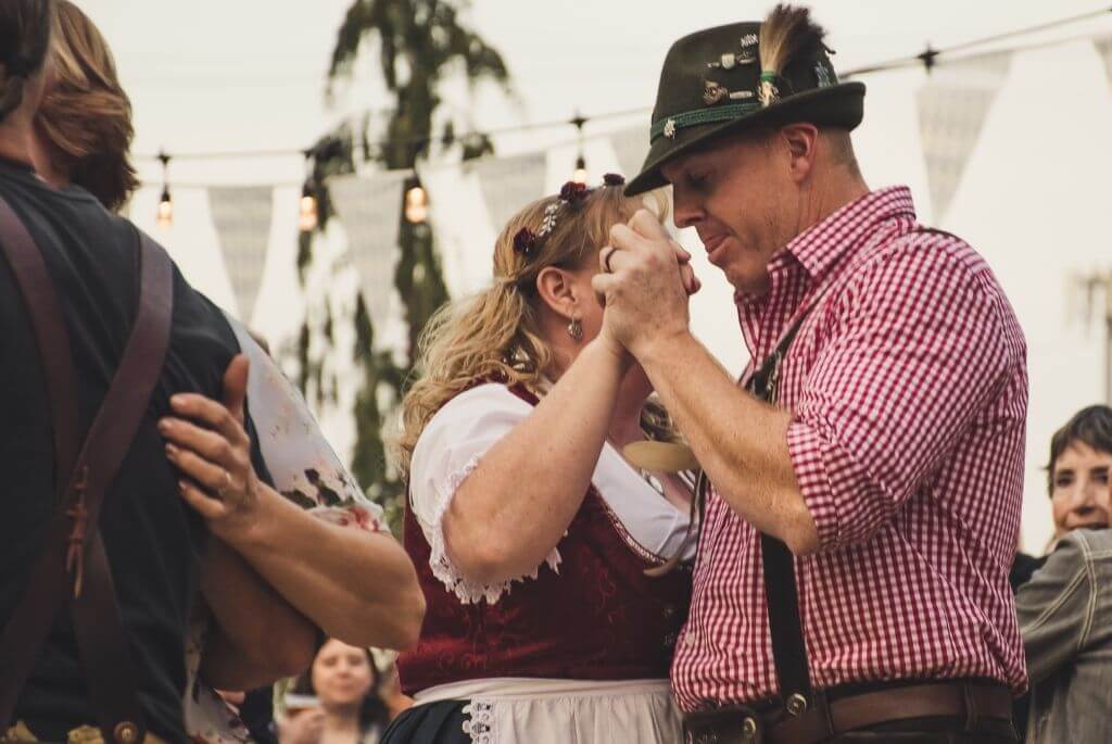 Volksfeste mit Wohnmobil Tanzen
